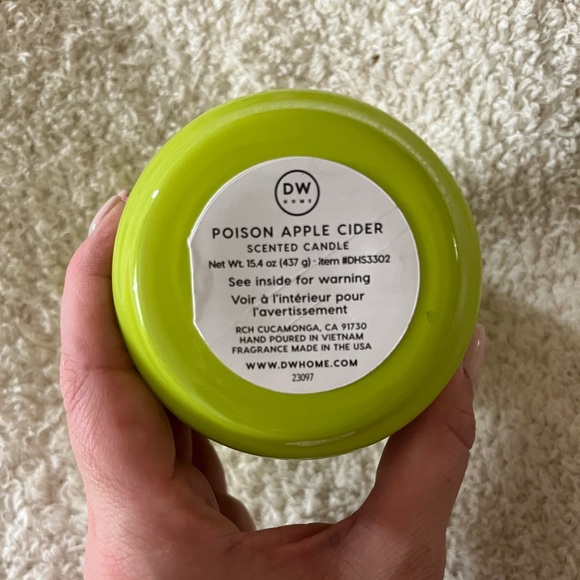 Collectable fall candle. - Picture 3 of 3